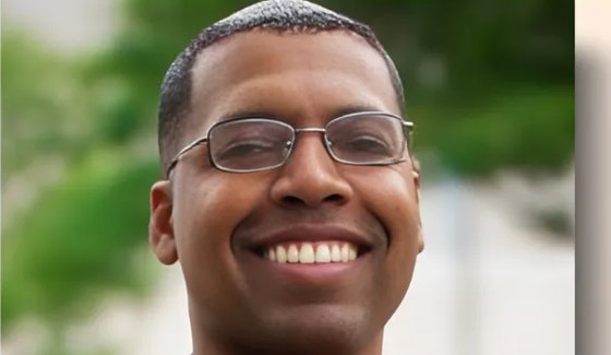 Portrait of Rizza Islam